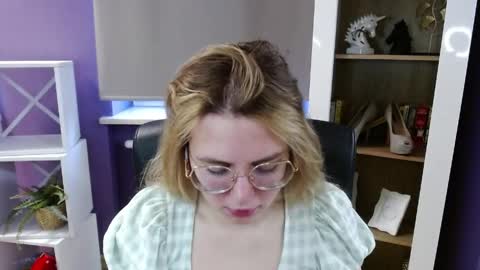 Z O E Y online show from April 2026 05:14:01 AM