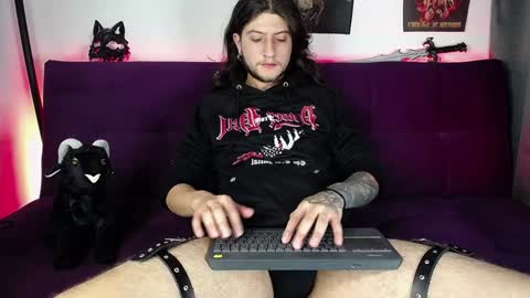 Snapshot of blackwolf_6 chatting on December 2024 01:25:02 AM Dave online show from December 2024 01:25:02 AM