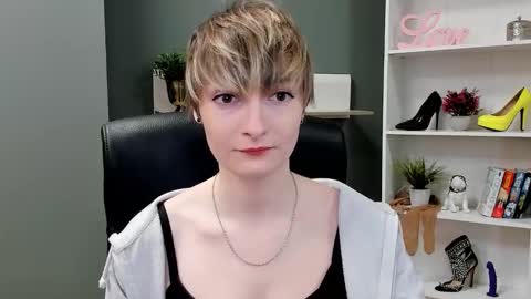 Snapshot of blair_erotic chatting on September 2025 06:50:02 AM Blair online show from September 2025 06:50:02 AM