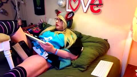 Snapshot of blakelytgirl chatting on January 2025 08:29:01 AM Blakely Morningstar online show from January 2025 08:29:01 AM