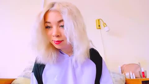 Snapshot of blinkofeyess chatting on February 2025 11:13:02 AM Nicole online show from February 2025 11:13:02 AM