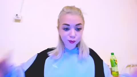 Snapshot of blinkofeyess chatting on February 2025 03:53:01 PM Nicole online show from February 2025 03:53:01 PM