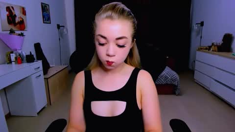 Snapshot of blinkofeyess chatting on October 2025 03:59:02 AM Nicole online show from October 2025 03:59:02 AM