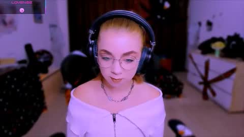 Snapshot of blinkofeyess chatting on October 2025 11:54:02 AM Nicole online show from October 2025 11:54:02 AM