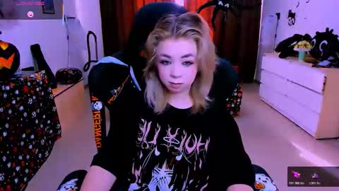 Snapshot of blinkofeyess chatting on October 2025 09:13:01 AM Nicole online show from October 2025 09:13:01 AM