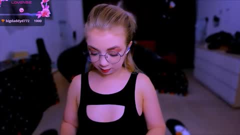 Snapshot of blinkofeyess chatting on November 2025 05:30:02 AM Nicole online show from November 2025 05:30:02 AM