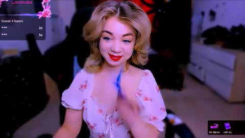 Snapshot of blinkofeyess chatting on November 2025 10:25:02 AM Nicole online show from November 2025 10:25:02 AM