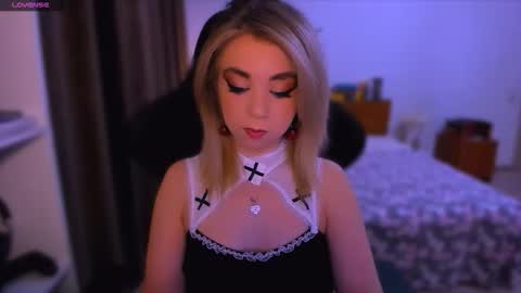 Snapshot of blinkofeyess chatting on November 2025 10:15:02 AM Nicole online show from November 2025 10:15:02 AM