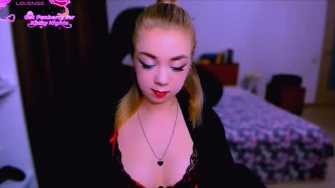 Snapshot of blinkofeyess chatting on November 2025 12:31:01 AM Nicole online show from November 2025 12:31:01 AM