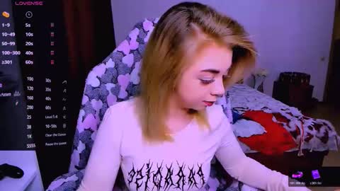 Snapshot of blinkofeyess chatting on November 2025 05:40:02 AM Nicole online show from November 2025 05:40:02 AM