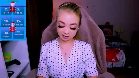 Nicole online show from December 2025 01:59:02 PM