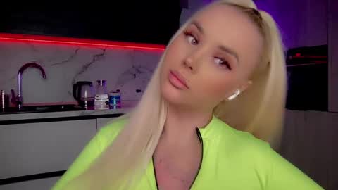 Lana online show from January 2025 04:35:01 PM