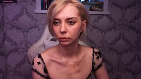 blond_ice_ann online show from April 2026 12:19:02 PM