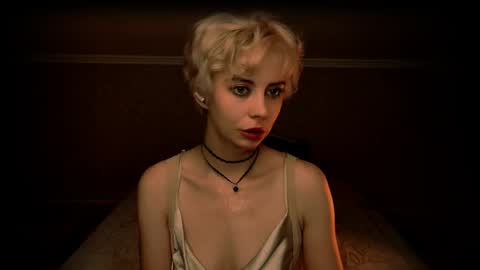 blond_ice_ann online show from May 2026 07:02:02 AM