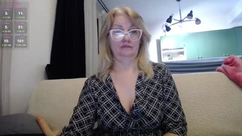 Snapshot of blond_woman chatting on January 2025 08:48:01 PM Karina online show from January 2025 08:48:01 PM