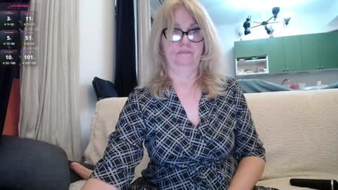 Snapshot of blond_woman chatting on January 2025 09:19:01 PM Karina online show from January 2025 09:19:01 PM
