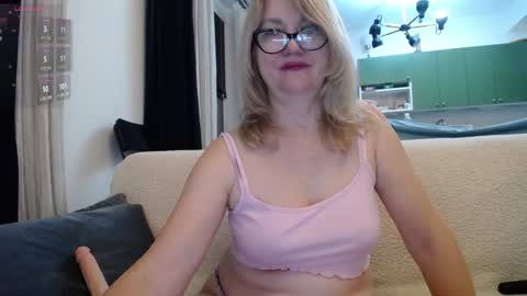 Snapshot of blond_woman chatting on January 2025 08:21:01 PM Karina online show from January 2025 08:21:01 PM