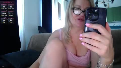 Snapshot of blond_woman chatting on February 2025 10:53:02 AM Karina online show from February 2025 10:53:02 AM