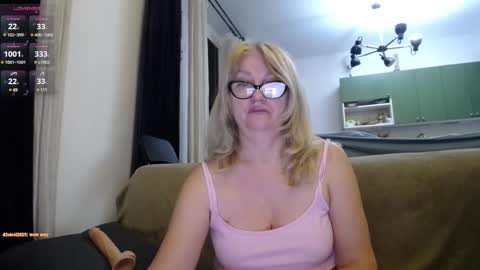 Snapshot of blond_woman chatting on February 2025 12:19:01 AM Karina online show from February 2025 12:19:01 AM