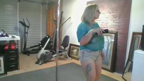 BlondeBeauty19 online show from April 2026 05:28:01 PM