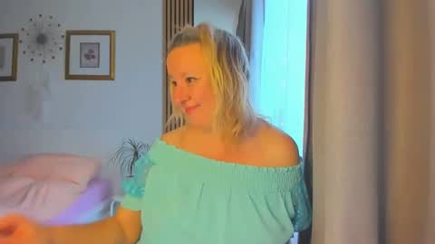 Nicole online show from December 2024 08:37:02 AM