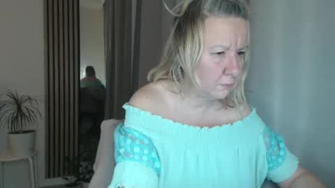 Nicole online show from December 2024 04:52:01 PM