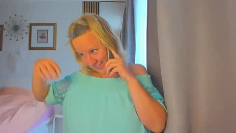 Nicole online show from December 2024 09:28:02 AM