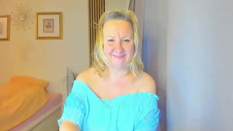 Nicole online show from December 2024 07:22:01 PM