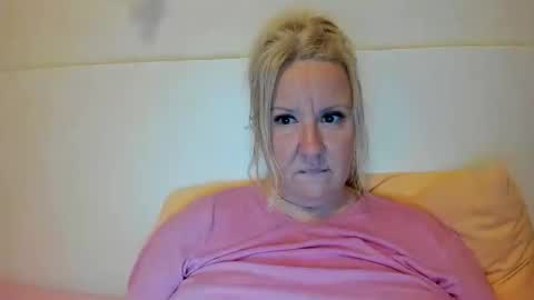 Nicole online show from September 2025 08:32:02 PM