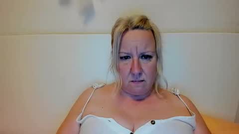 Nicole online show from September 2025 08:23:01 PM