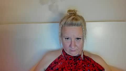 Nicole online show from September 2025 05:07:02 PM