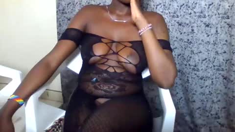 Snapshot of blonde_barby chatting on October 2025 10:43:02 PM blonde_barby online show from October 2025 10:43:02 PM
