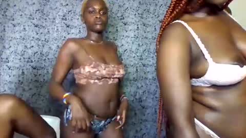 Snapshot of blonde_barby chatting on October 2025 06:31:01 PM blonde_barby online show from October 2025 06:31:01 PM
