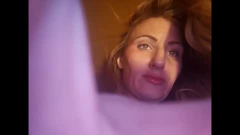 Gia  online show from January 2025 07:00:02 PM