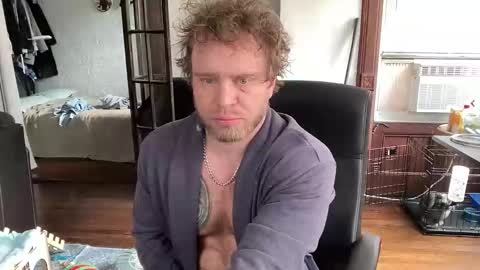 blondebluebear online show from November 2025 05:18:01 PM