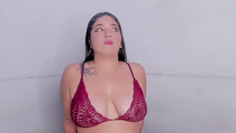 Snapshot of blondedirtygirl chatting on December 2024 03:20:01 AM Kim mia and 3 boys ready for action online show from December 2024 03:20:01 AM