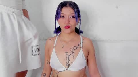 Snapshot of blondedirtygirl chatting on January 2025 01:50:01 AM Kim mia and 3 boys ready for action online show from January 2025 01:50:01 AM
