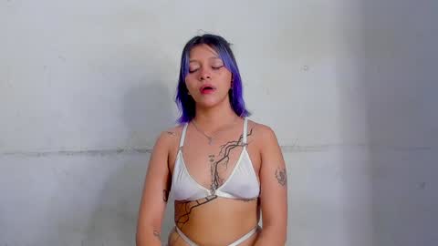 Snapshot of blondedirtygirl chatting on January 2025 11:04:02 AM Kim mia and 3 boys ready for action online show from January 2025 11:04:02 AM