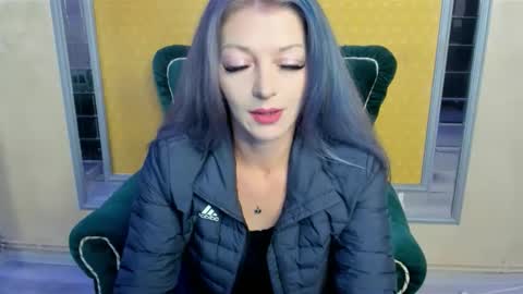 Snapshot of blondexangelx chatting on September 2025 10:33:02 PM Tina online show from September 2025 10:33:02 PM