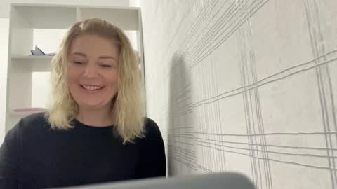 Snapshot of blondie_xoxoxo chatting on September 2025 08:07:01 AM blondie_xoxoxo online show from September 2025 08:07:01 AM