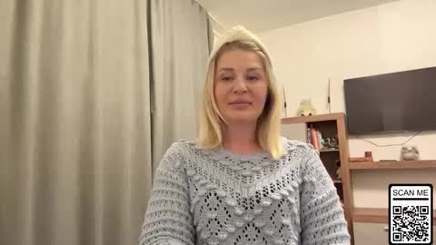 Snapshot of blondie_xoxoxo chatting on October 2025 05:33:02 PM blondie_xoxoxo online show from October 2025 05:33:02 PM