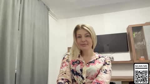 Snapshot of blondie_xoxoxo chatting on October 2025 06:11:01 AM blondie_xoxoxo online show from October 2025 06:11:01 AM
