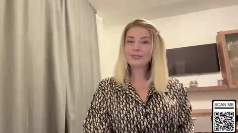 Snapshot of blondie_xoxoxo chatting on October 2025 07:56:01 PM blondie_xoxoxo online show from October 2025 07:56:01 PM