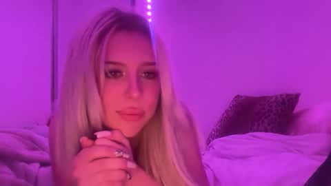 Snapshot of blondieangel11 chatting on April 2026 04:50:02 AM blondieangel11 online show from April 2026 04:50:02 AM