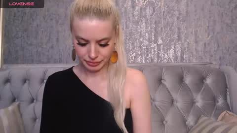 Snapshot of blondiestarxxx chatting on January 2025 01:04:01 AM Helen online show from January 2025 01:04:01 AM