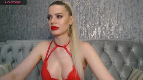 Snapshot of blondiestarxxx chatting on February 2025 07:28:01 AM Helen online show from February 2025 07:28:01 AM