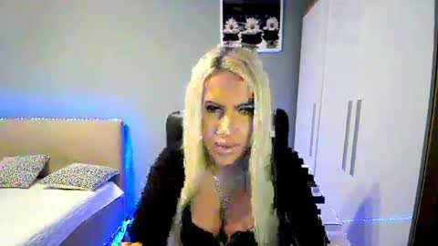BlondLeyla online show from November 2025 02:18:02 PM
