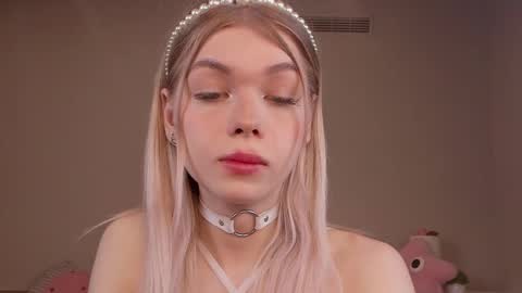 Snapshot of blondy_fina chatting on April 2026 04:52:02 AM blondy_fina online show from April 2026 04:52:02 AM