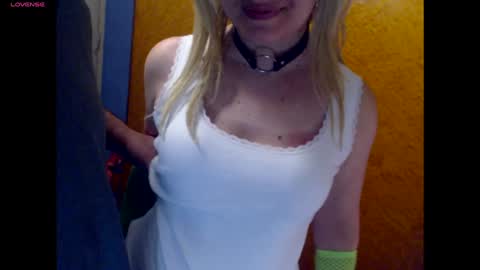 Snapshot of blontsex chatting on December 2024 09:52:02 PM Blontsex online show from December 2024 09:52:02 PM
