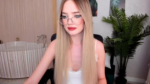 Snapshot of bloomingheart chatting on February 2025 02:11:02 AM Sophia online show from February 2025 02:11:02 AM